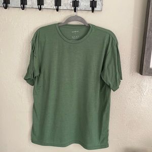 Simple green tee